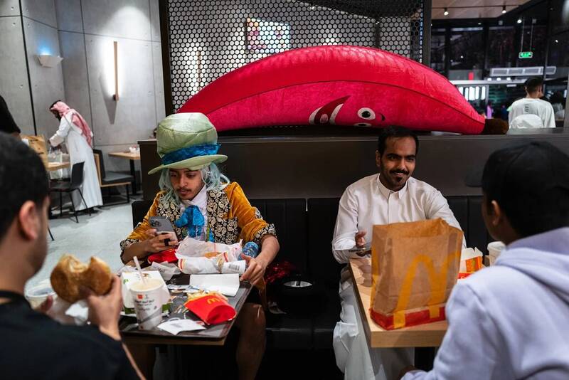 متفاوتترین تصاویر جشن هالووین در عربستان! +فیلم