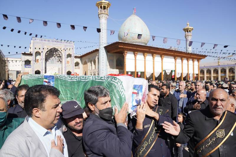 پیکر شهدای حادثه تروریستی در جوار حرم شاهچراغ آرام گرفتند+ فیلم