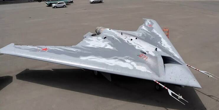 پرواز پهپاد «سوخو- ۷۰» روسیه به سوی خط مقدم خرسون +فیلم