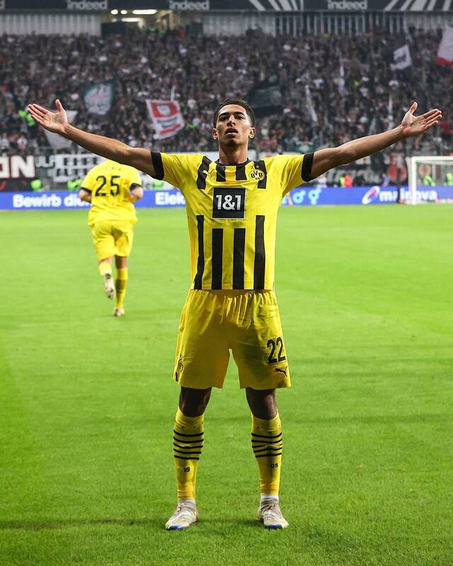 از شوت 32 متری مسی و افتضاح لیورپول تا هدیه جنجالی VAR به بارسلونا 12