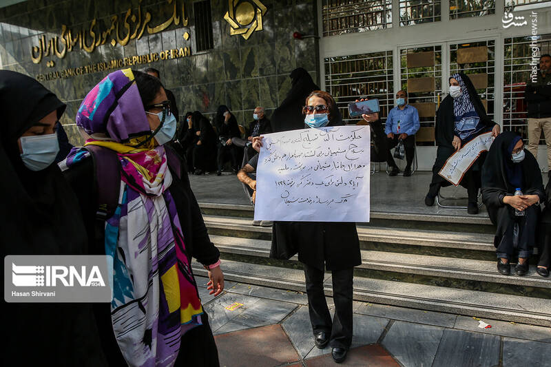 عکس/ تجمع خانواده شهدا مقابل سفارت آلمان