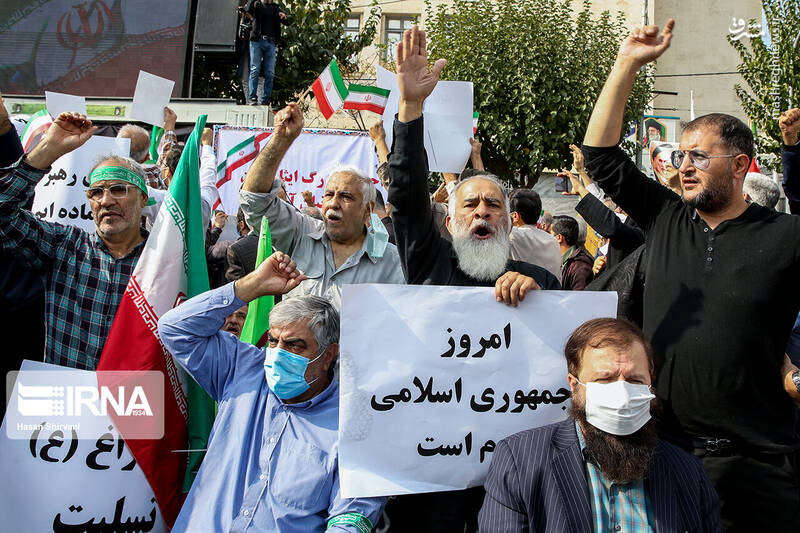 عکس/ تجمع خانواده شهدا مقابل سفارت آلمان