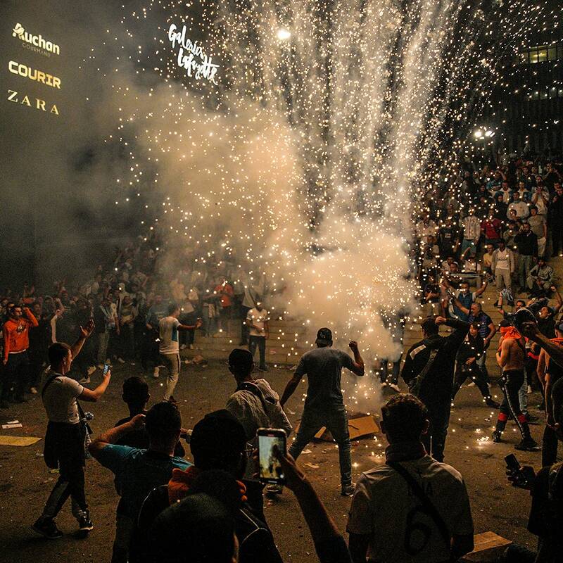 جو ترسناک هواداران افراطی سوژه شد/ تونل وحشت مارسی برای نماینده انگلیس+عکس و فیلم