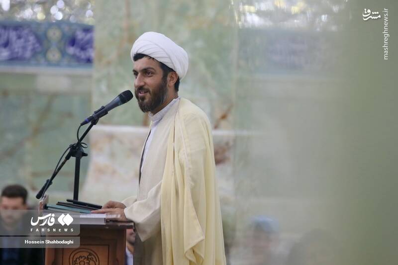 عکس/ غبارروبی ضریح حرم حضرت معصومه(س) توسط زندانیان