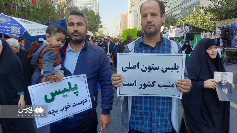 حمایت راهپیمایان ۱۳ آبان از فرماندهی انتظامی کشور +عکس