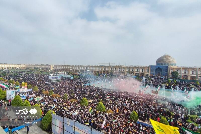 رکوردشکنی جدید در راهپیمایی ۱۳ آبان/ ۱۰ میلیون نفر در بیش از ۹۰۰ شهر ایران به خیابانها آمدند