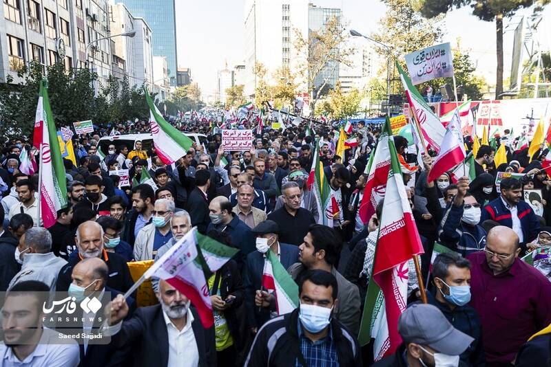 رکوردشکنی جدید در راهپیمایی ۱۳ آبان/ ۱۰ میلیون نفر در بیش از ۹۰۰ شهر ایران به خیابانها آمدند