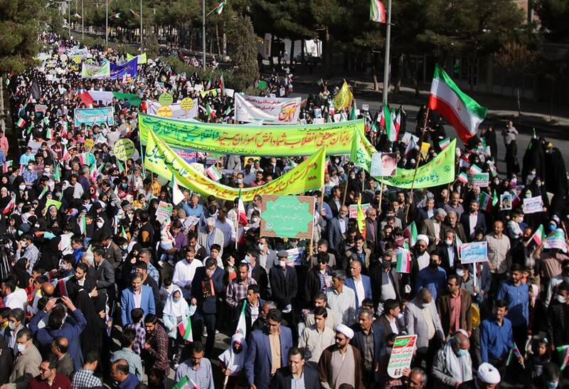 رکوردشکنی جدید در راهپیمایی ۱۳ آبان/ ۱۰ میلیون نفر در بیش از ۹۰۰ شهر ایران به خیابانها آمدند