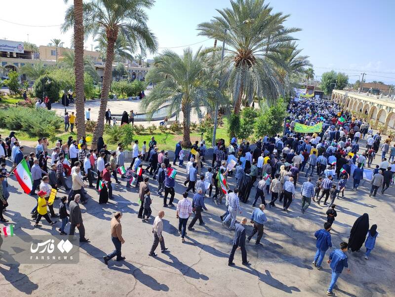 رکوردشکنی جدید در راهپیمایی ۱۳ آبان/ ۱۰ میلیون نفر در بیش از ۹۰۰ شهر ایران به خیابانها آمدند
