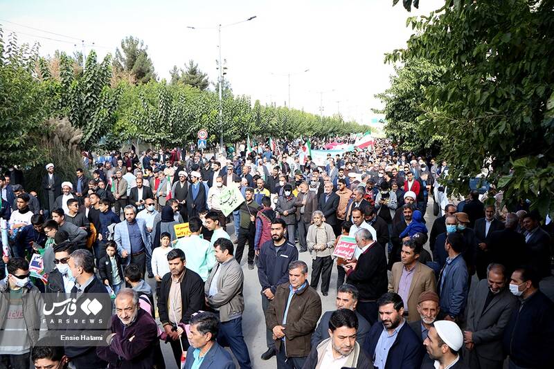 رکوردشکنی جدید در راهپیمایی ۱۳ آبان/ ۱۰ میلیون نفر در بیش از ۹۰۰ شهر ایران به خیابانها آمدند