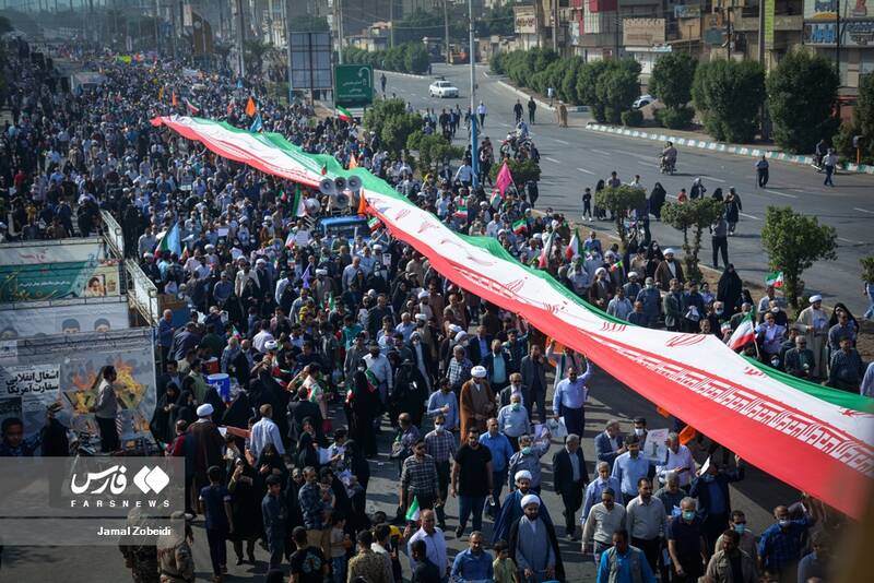 رکوردشکنی جدید در راهپیمایی ۱۳ آبان/ ۱۰ میلیون نفر در بیش از ۹۰۰ شهر ایران به خیابانها آمدند
