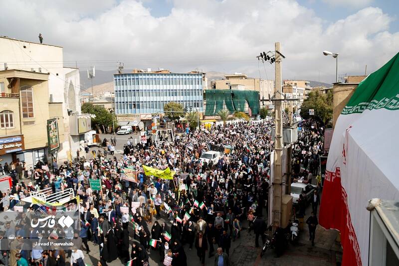 رکوردشکنی جدید در راهپیمایی ۱۳ آبان/ ۱۰ میلیون نفر در بیش از ۹۰۰ شهر ایران به خیابانها آمدند
