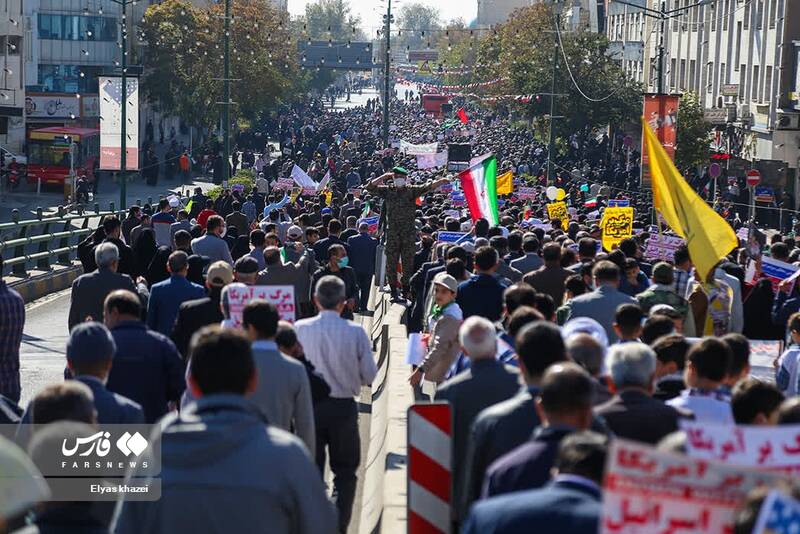رکوردشکنی جدید در راهپیمایی ۱۳ آبان/ ۱۰ میلیون نفر در بیش از ۹۰۰ شهر ایران به خیابانها آمدند