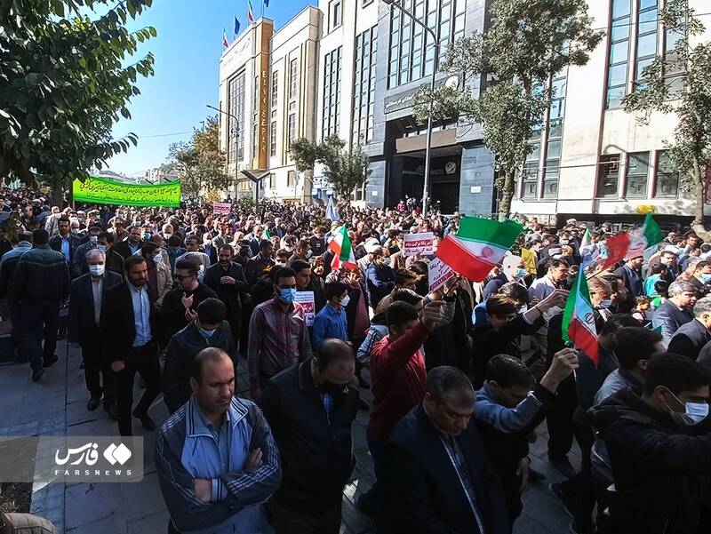 رکوردشکنی جدید در راهپیمایی ۱۳ آبان/ ۱۰ میلیون نفر در بیش از ۹۰۰ شهر ایران به خیابانها آمدند