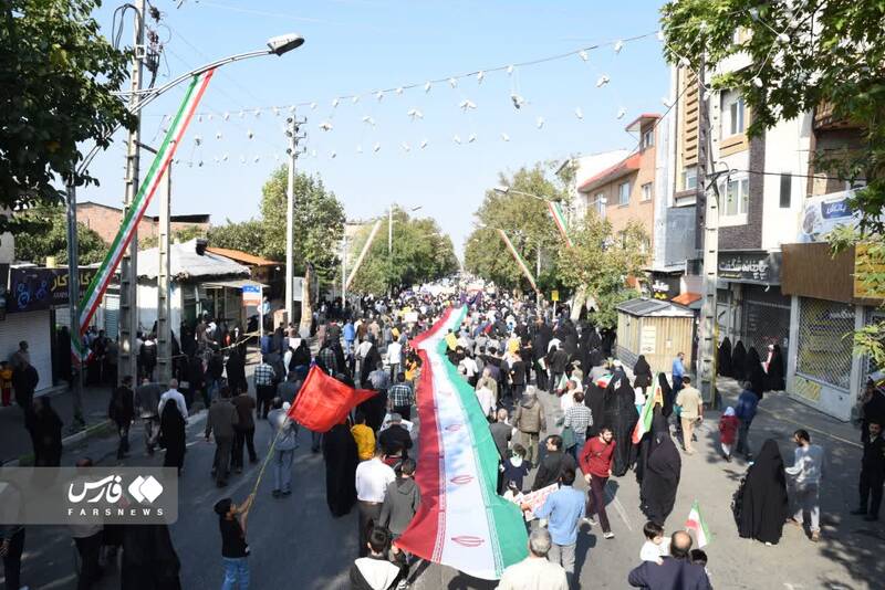رکوردشکنی جدید در راهپیمایی ۱۳ آبان/ ۱۰ میلیون نفر در بیش از ۹۰۰ شهر ایران به خیابانها آمدند