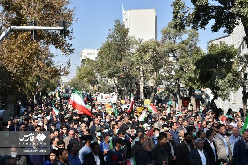 رکوردشکنی جدید در راهپیمایی ۱۳ آبان/ ۱۰ میلیون نفر در بیش از ۹۰۰ شهر ایران به خیابانها آمدند