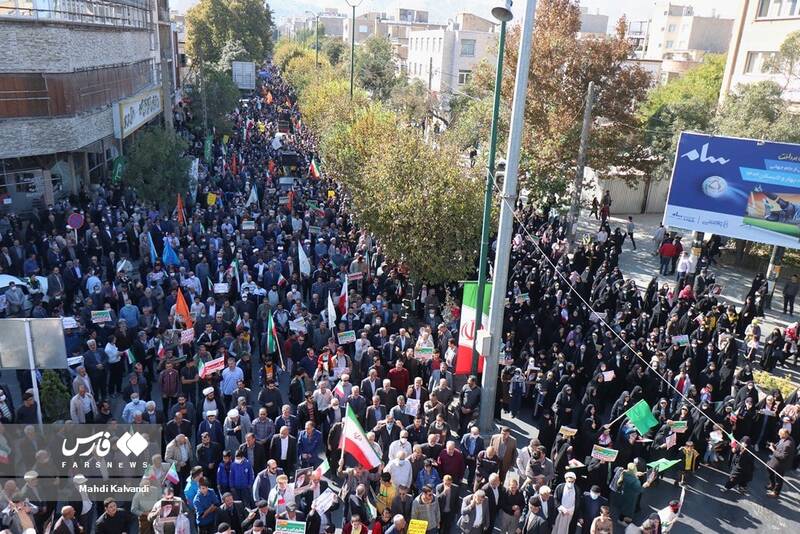 رکوردشکنی جدید در راهپیمایی ۱۳ آبان/ ۱۰ میلیون نفر در بیش از ۹۰۰ شهر ایران به خیابانها آمدند
