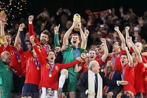 مارادونا و رونالدو و آلمان منفورترین ها شدند / قهرمانی اسپانیا با پیشگویی یک اختاپوس + عکس