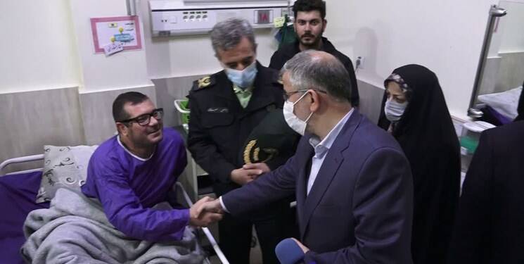 عیادت استاندار البرز از آسیب دیدگان اغتشاشات در کرج +عکس