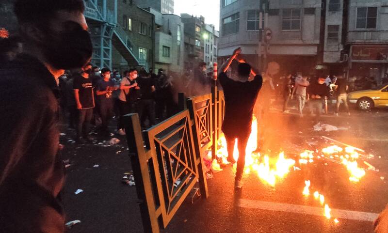 پولهای اختلاس را برگردان!/خرده روایتهایی از چهلوچند روز سخت