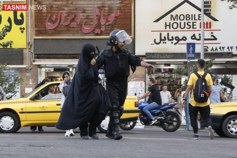 پولهای اختلاس را برگردان!/خرده روایتهایی از چهلوچند روز سخت