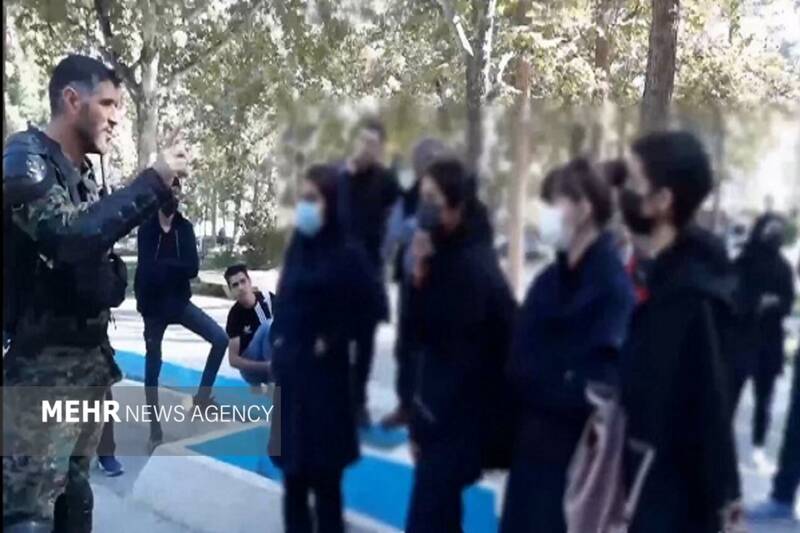 پولهای اختلاس را برگردان!/خرده روایتهایی از چهلوچند روز سخت