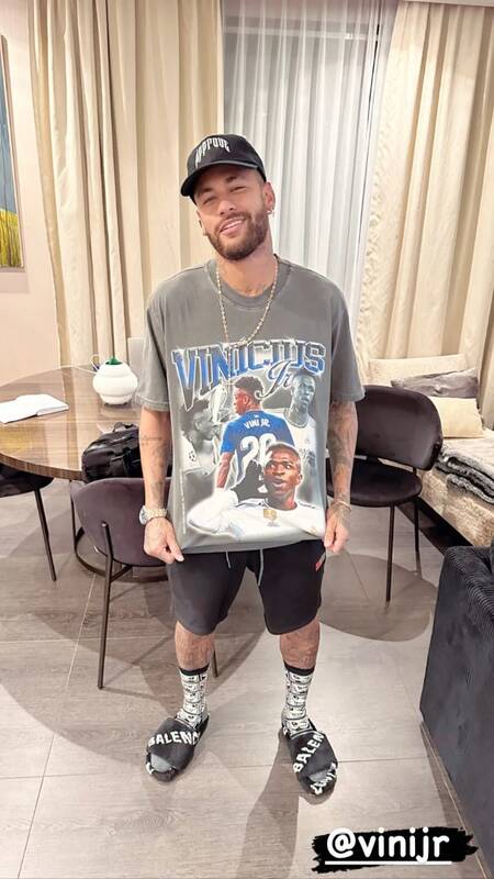 وینیسیوس روی تیشرت نیمار +عکس