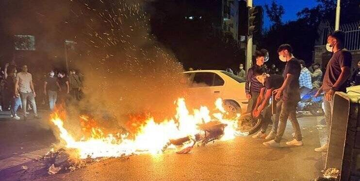 نسل پیامهای فیک احساسی!/ از هشتگ«من ناموس کسی نیستم» تا «گشت ارشاد خانگی!»