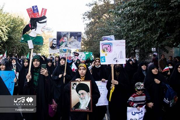 جوان آمریکایی در راهپیمایی 13 آبان چه میکرد؟ + عکس 6