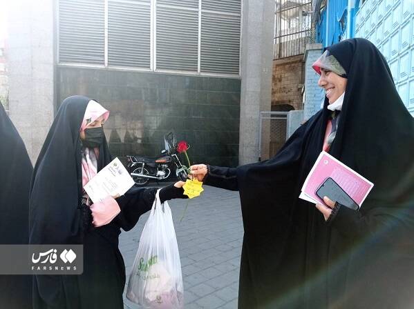 جوان آمریکایی در راهپیمایی 13 آبان چه میکرد؟ + عکس 13