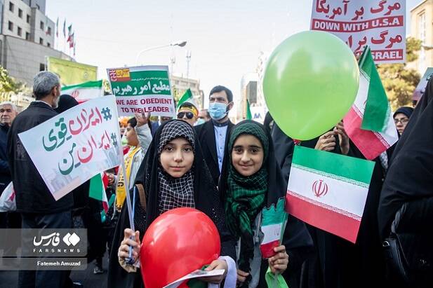 جوان آمریکایی در راهپیمایی 13 آبان چه میکرد؟ + عکس 14