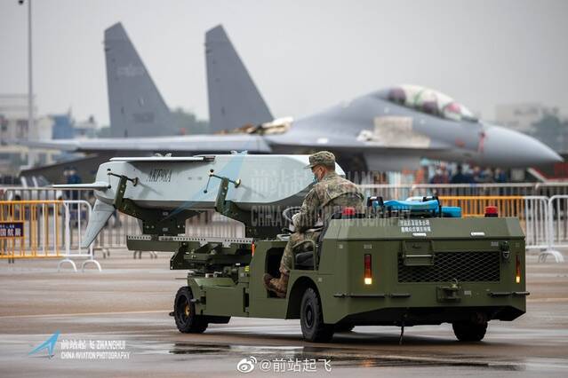 چین از موشک کروز جدید خود رونمایی کرد+تصاویر