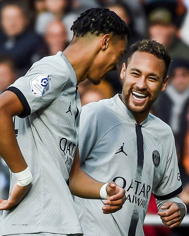 واکنش نیمار به پاسگل ستاره ۲۰ساله پاریس +عکس