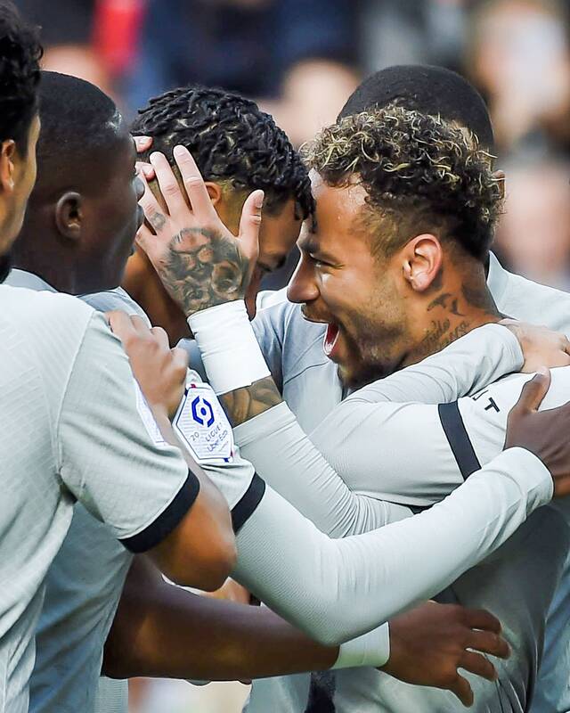 واکنش نیمار به پاسگل ستاره ۲۰ساله پاریس +عکس