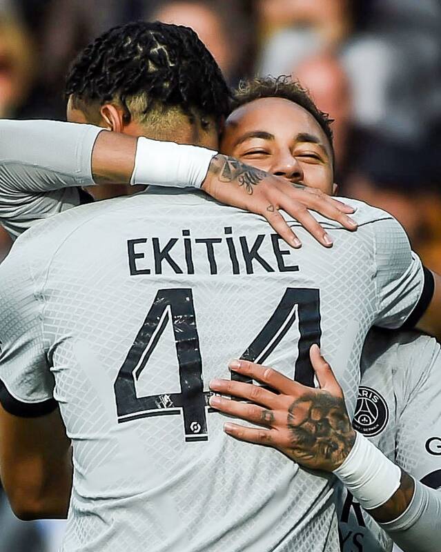 واکنش نیمار به پاسگل ستاره ۲۰ساله پاریس +عکس