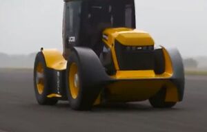 فیلم/ تراکتوری با سرعت ۲۵۰ کیلومتر! فیلم/ تراکتوری با سرعت 250 کیلومتر!