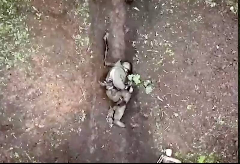 سرعت عمل سرباز مجروح روسی برای فرار از مرگ +عکس و فیلم