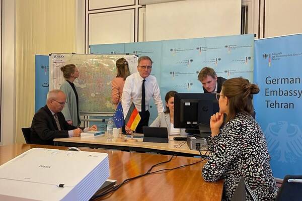 دیپلماتهایی که در پی اغتشاشات اخیر به وزارت خارجه ایران احضار شدند 8