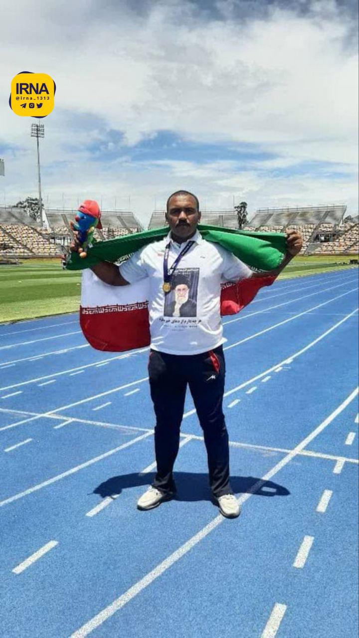 جشن قهرمانی با لباس منقش به تصویر رهبر معظم انقلاب + عکس 3