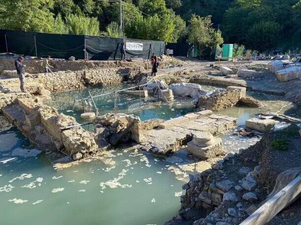 تصاویر | کشف الهههای چندهزارساله یونانی در یک گرمابه