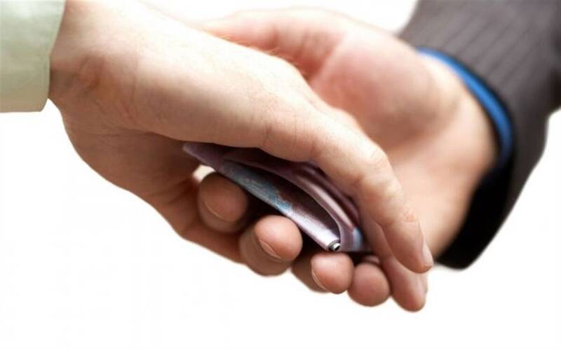 حال ناخوش بیمههای درمانی/ بیمهای که تامین نمیکند!