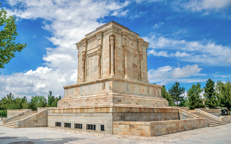 تجربه سفر راحت و آسان با قطار به قم و مشهد!