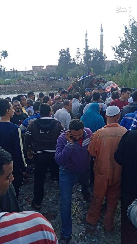 عکس/ سقوط مرگبار اتوبوس به داخل کانال آب