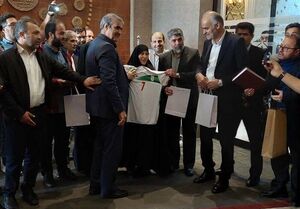 قول دادند سرود ایران را با صدای بلند در جام جهانی بخوانند | دو برادر در خانه دعوا می‌کنند اما به بیرون منتقل نمی‌شود | برگردند ناهار خانه من مهمانند