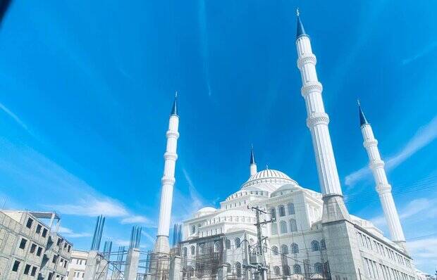 زن، زاهدان، زندگی/ بگذارید پشت سر مولوی نماز بخوانم!