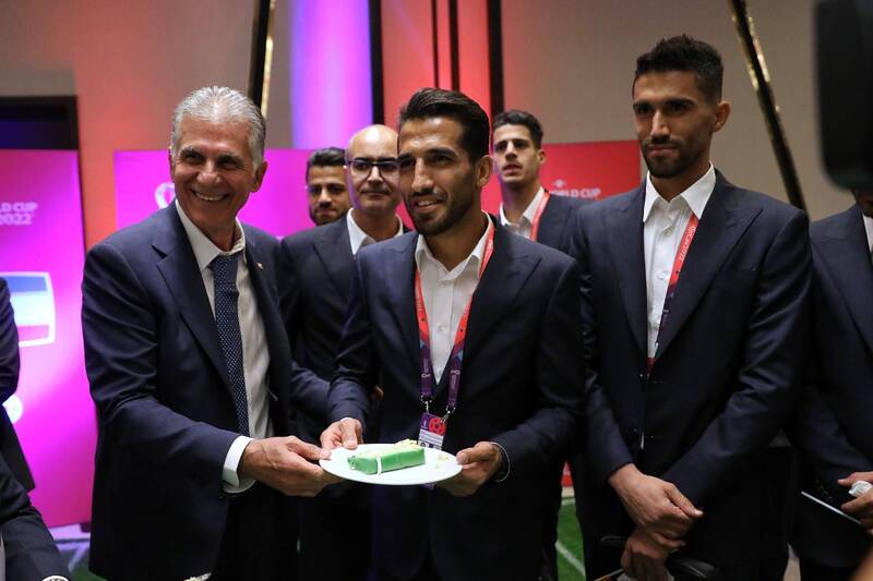 کیروش دست به شمشیر شد +عکس