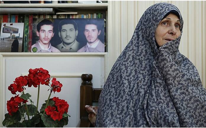 مادری که تیم ملی را بدرقه کرد، که بود؟ +فیلم و عکس