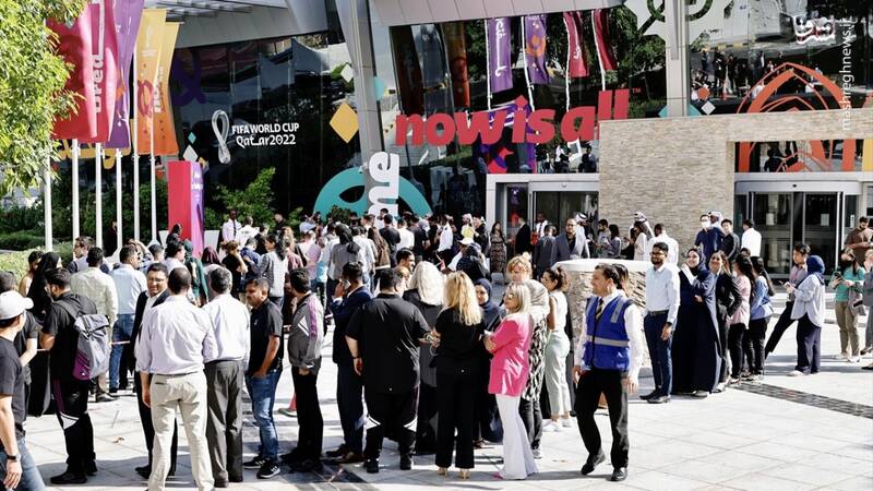 عکس یادگاری با کاپ جام جهانی در دوحه 8