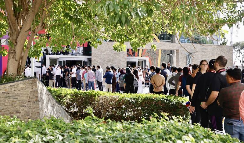 عکس یادگاری با کاپ جام جهانی در دوحه 11