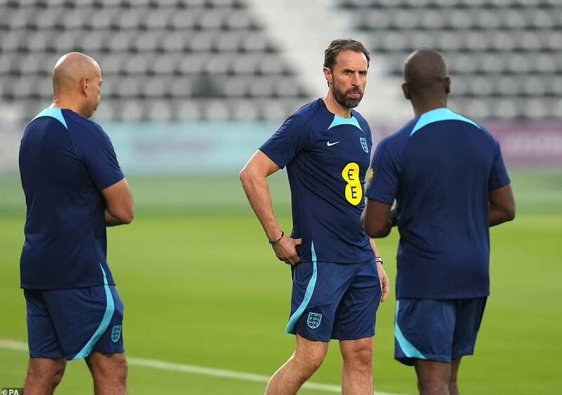 اولین تمرین انگلیس در قطر +عکس